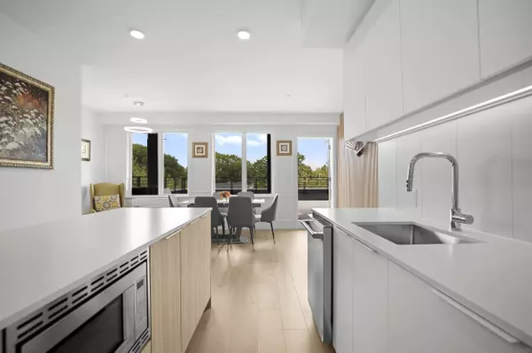 Vancouver, BC V5N 0K1,2450 Garden DR #505