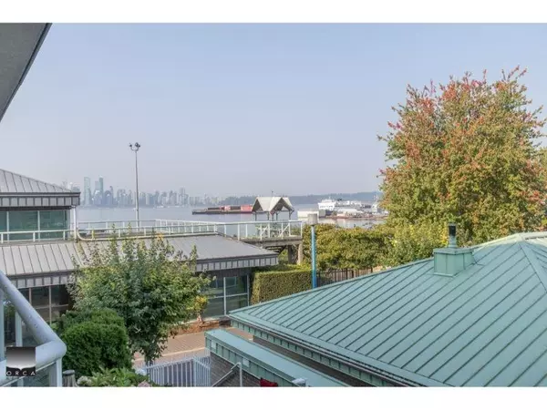 North Vancouver, BC V6N 2G9,33 Chesterfield #3206