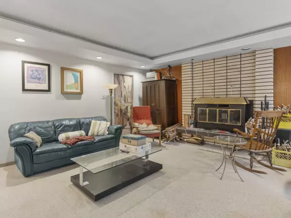 Vancouver, BC V6R 2M4,4564 W 11th AVE