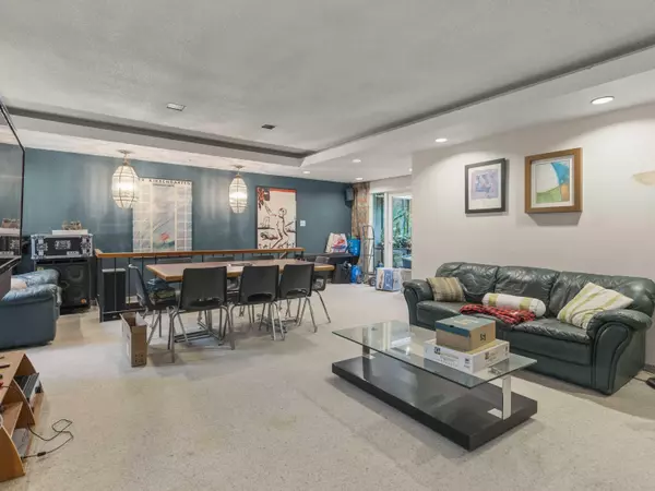 Vancouver, BC V6R 2M4,4564 W 11th AVE