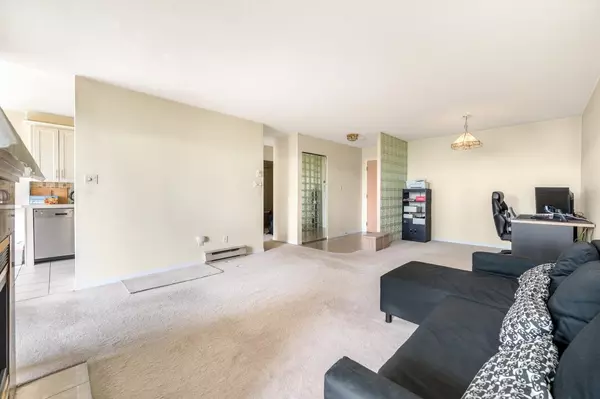 Burnaby, BC V5H 4N4,4825 Hazel ST #840