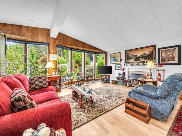 West Vancouver, BC V7P 3K3,515 Tyee CT