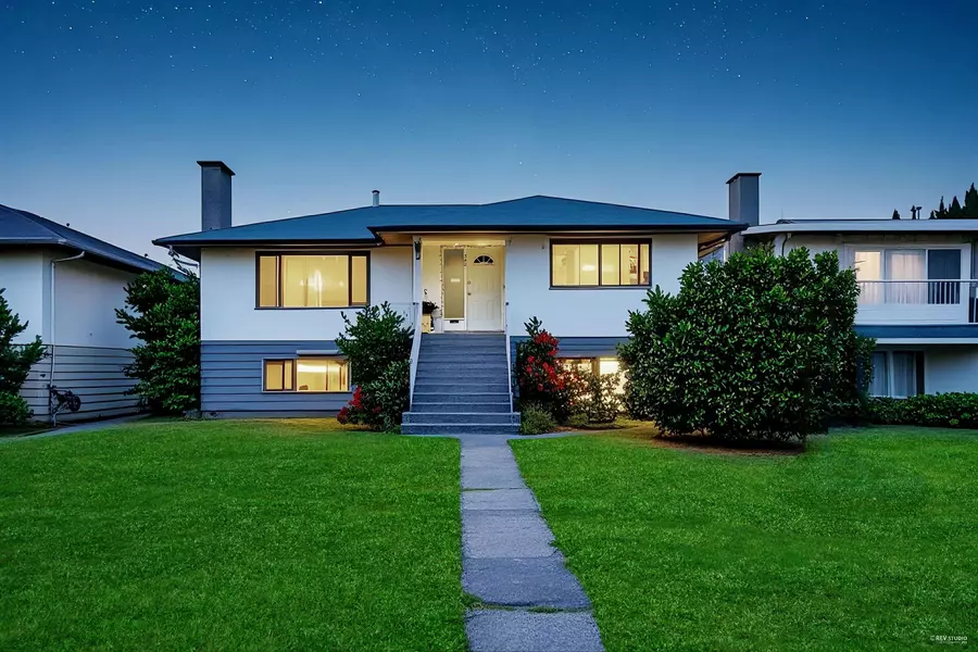 342 E 18th ST, North Vancouver, BC V7L 2X9