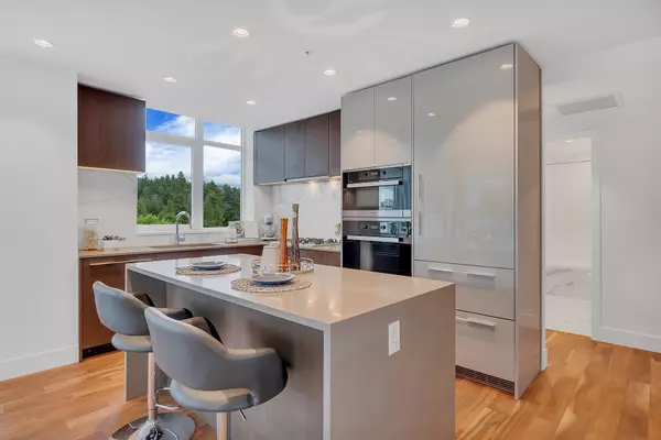 North Vancouver, BC V7P 0E2,1632 Lions Gate LN #607