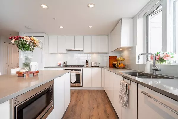 Burnaby, BC V5C 0K8,2388 Madison AVE #1601