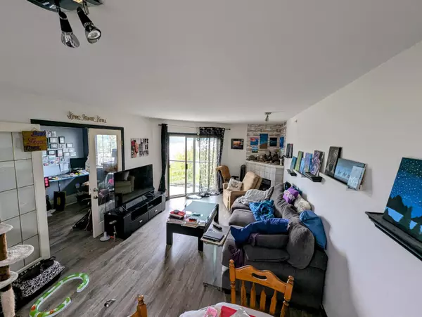 Sechelt, BC V7Z 0K5,5780 Trail AVE #322