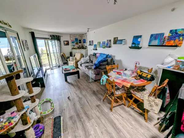 Sechelt, BC V7Z 0K5,5780 Trail AVE #322