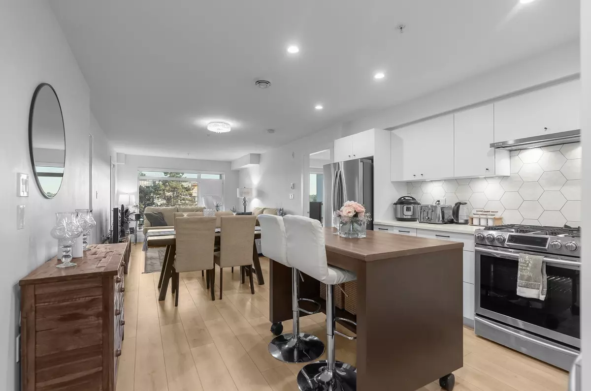 North Vancouver, BC V7J 1G6,1519 Crown ST #406