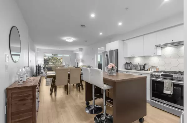 1519 Crown ST #406, North Vancouver, BC V7J 1G6