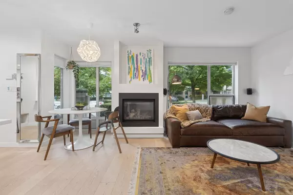 North Vancouver, BC V7M 0B1,1288 Chesterfield AVE #TH4