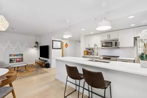 North Vancouver, BC V7M 0B1,1288 Chesterfield AVE #TH4