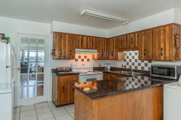 Burnaby, BC V5B 2M7,6677 Lochdale ST #6675-