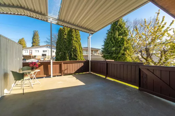 Burnaby, BC V5B 2M7,6677 Lochdale ST #6675-