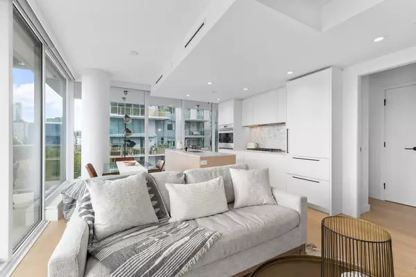 Vancouver, BC V6G 2B1,1180 Broughton ST #1105