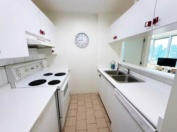 Vancouver, BC V6Z 2S1,989 Nelson ST #1401