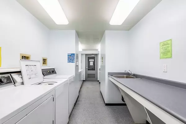 989 Nelson ST #1401 Vancouver, BC V6Z 2S1