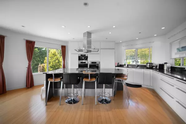 West Vancouver, BC V7W 1B1,4246 Rockridge RD