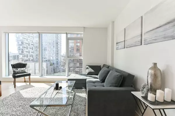 Vancouver, BC V6Z 1C3,889 Pacific ST #402