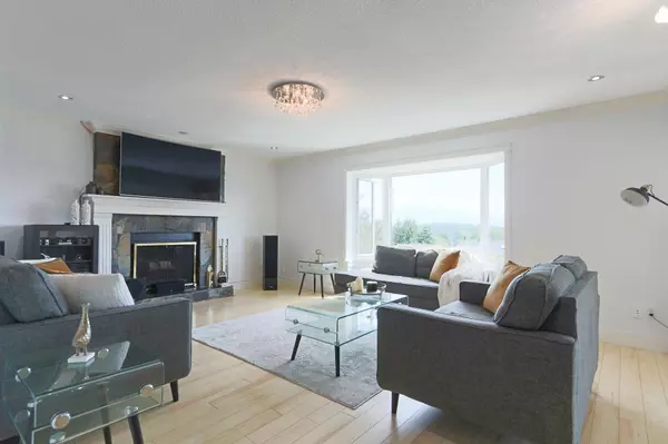 Coquitlam, BC V3C 4S6,2939 Keets DR #Upper