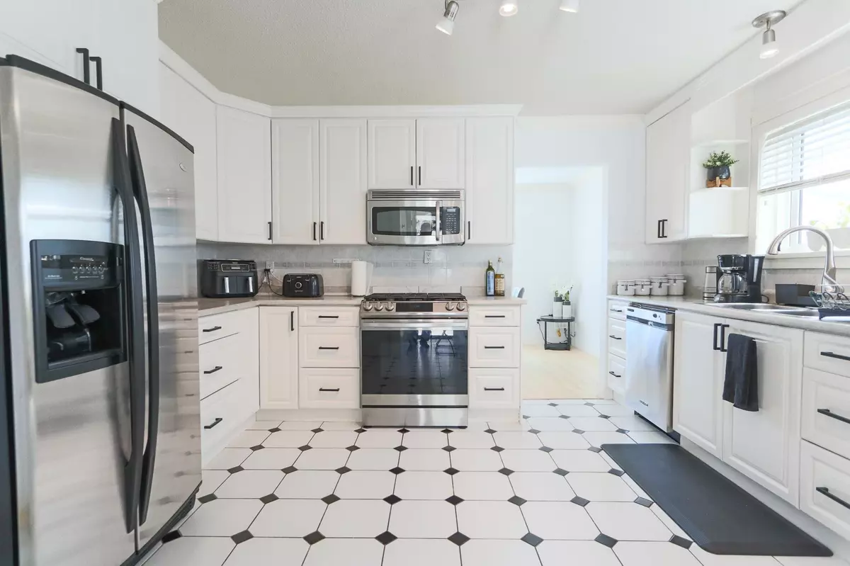 Coquitlam, BC V3C 4S6,2939 Keets DR #Upper