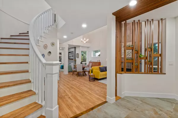 Coquitlam, BC V3E 3K2,1693 Arbutus PL