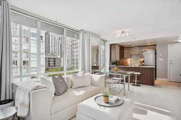 Vancouver, BC V6B 0J8,1088 Richards ST #811
