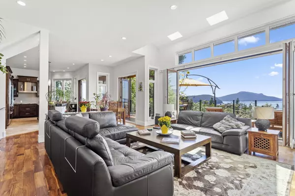 Lions Bay, BC V0N 2E0,220 Panorama RD