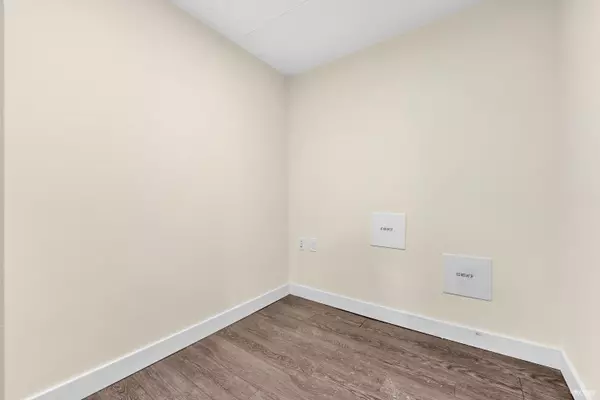 Vancouver, BC V5X 0H3,455 SW Marine DR #901