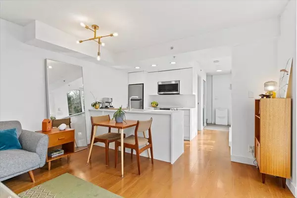 Vancouver, BC V6B 1P8,37 Keefer PL