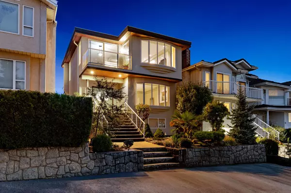 Burnaby, BC V5B 1G7,38 N Glynde AVE