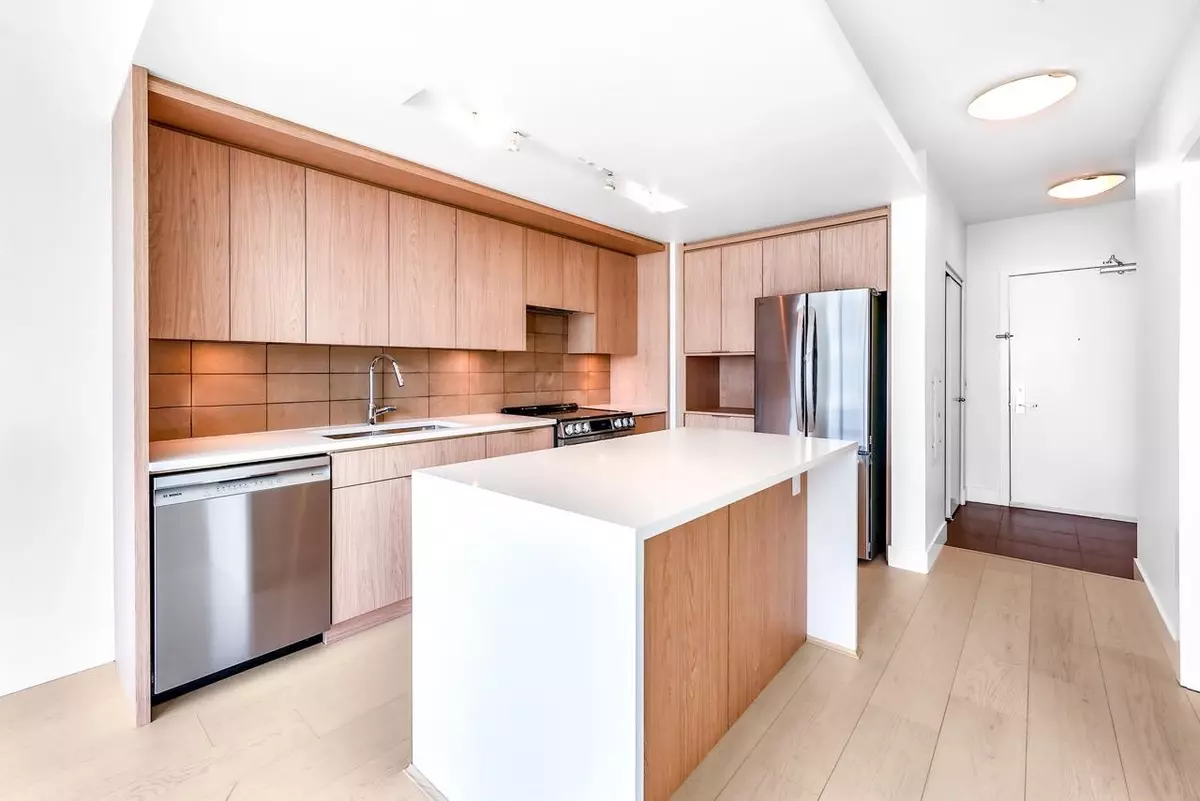North Vancouver, BC V7M 9A7,1320 Chesterfield AVE #1406