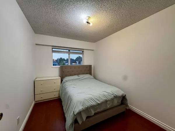 Richmond, BC V7C 4J7,7071 Cavelier CRES