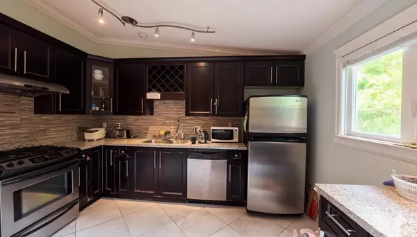 Surrey, BC V4A 4H2,1995 140 ST