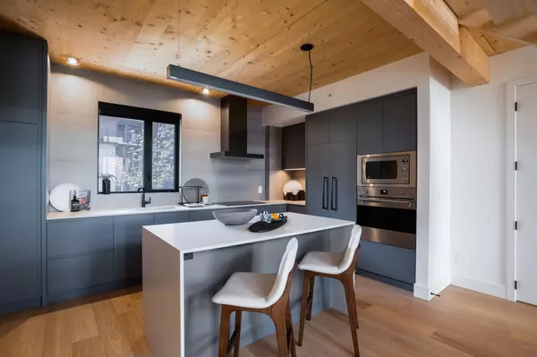 310 Salter ST #304 New Westminster, BC V3M 0N7