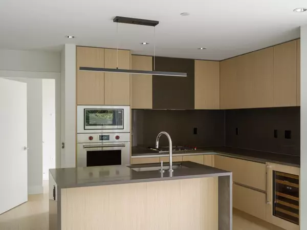 Vancouver, BC V6N 0E8,3636 W 39th AVE #302