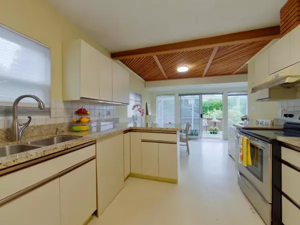 Vancouver, BC V6R 3E7,4427 W 16th AVE