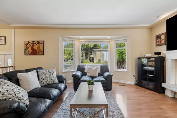 Port Coquitlam, BC V3B 4X6,1068 Spruce ST