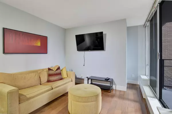 Vancouver, BC V6B 3E1,1088 Richards Street #418