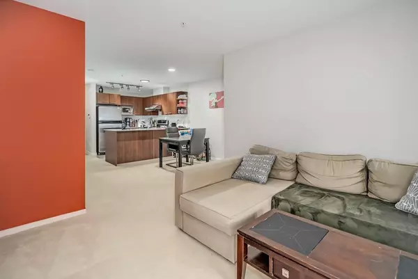 Burnaby, BC V5C 0C5,4788 Brentwood DR #315