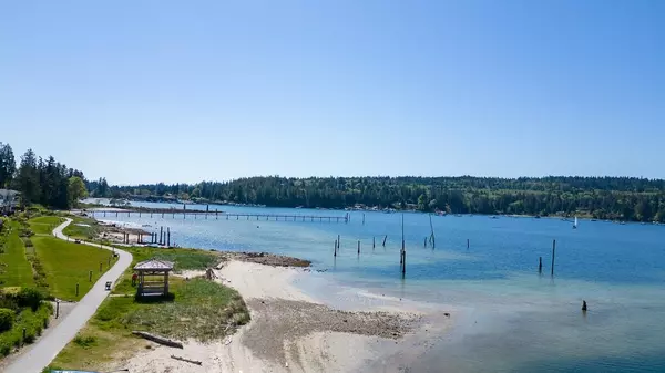 5993 Beachgate LN, Sechelt, BC V7Z 0S2