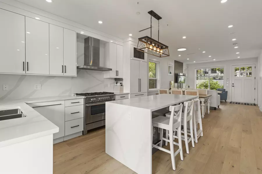 2666 E 6th AVE, Vancouver, BC V5M 1R3