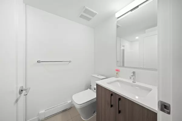 Surrey, BC V3S 0A9,15235 Sitka DR #150