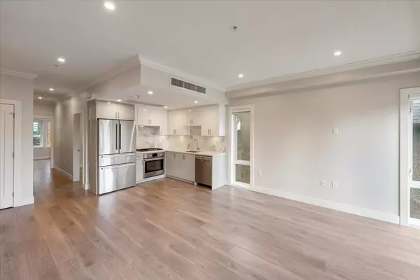 Vancouver, BC V6P 4A4,7553 Oak ST