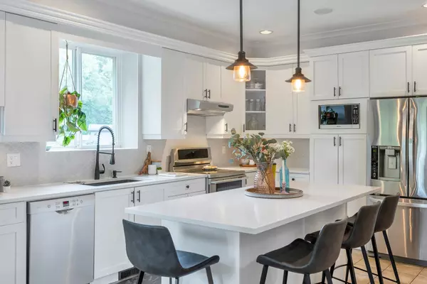 9434 216a ST, Langley, BC V1M 4E2