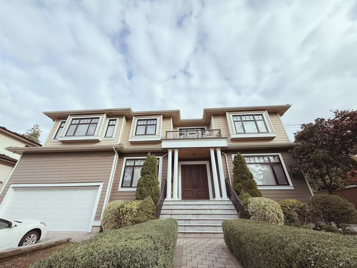 Burnaby, BC V5J 2T3,4899 Mckee PL