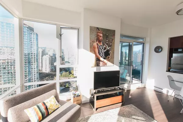 1067 Marinaside CRES #2706, Vancouver, BC V6Z 2Z5