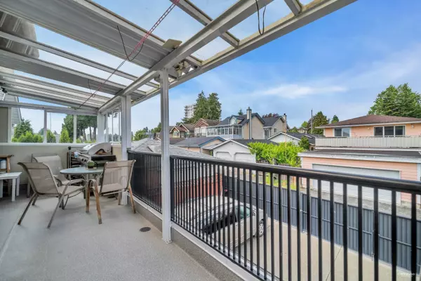 Vancouver, BC V6P 2Z9,669 W 71st AVE