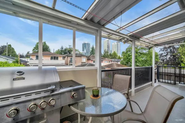 Vancouver, BC V6P 2Z9,669 W 71st AVE