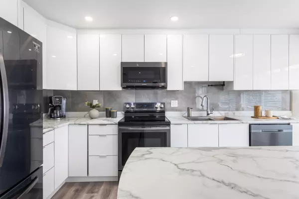 Surrey, BC V3W 0S5,8060 121a ST #118