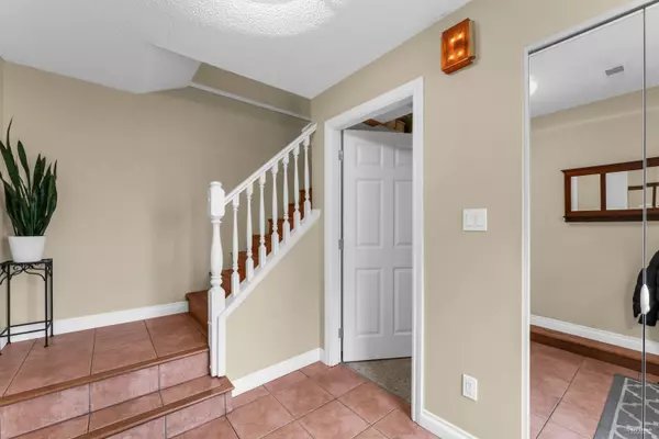 Delta, BC V4K 1A4,4824 42b AVE